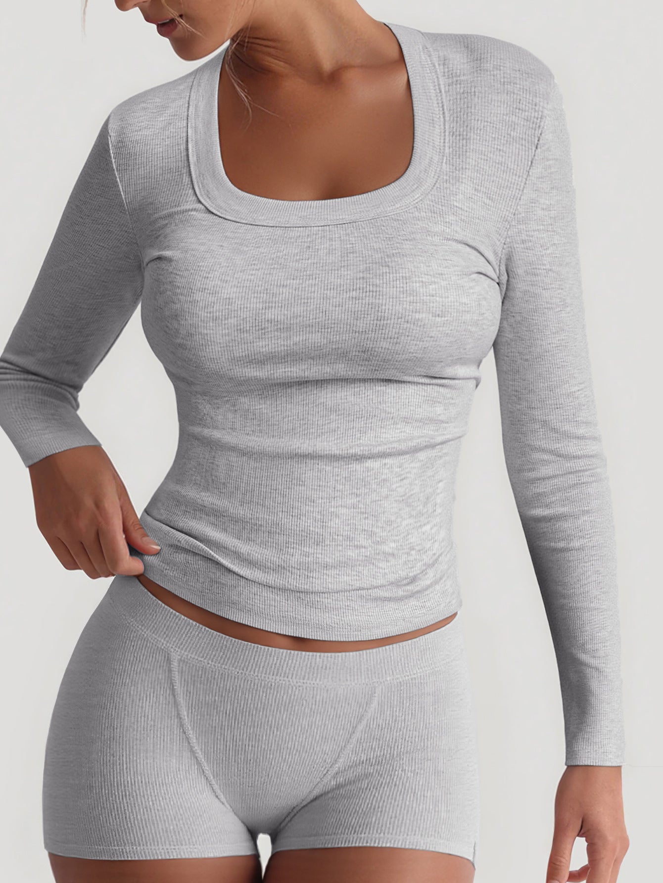 Sports Yoga Set – Long Sleeve Crop Top & High Waist Shorts | Seamless Activewear