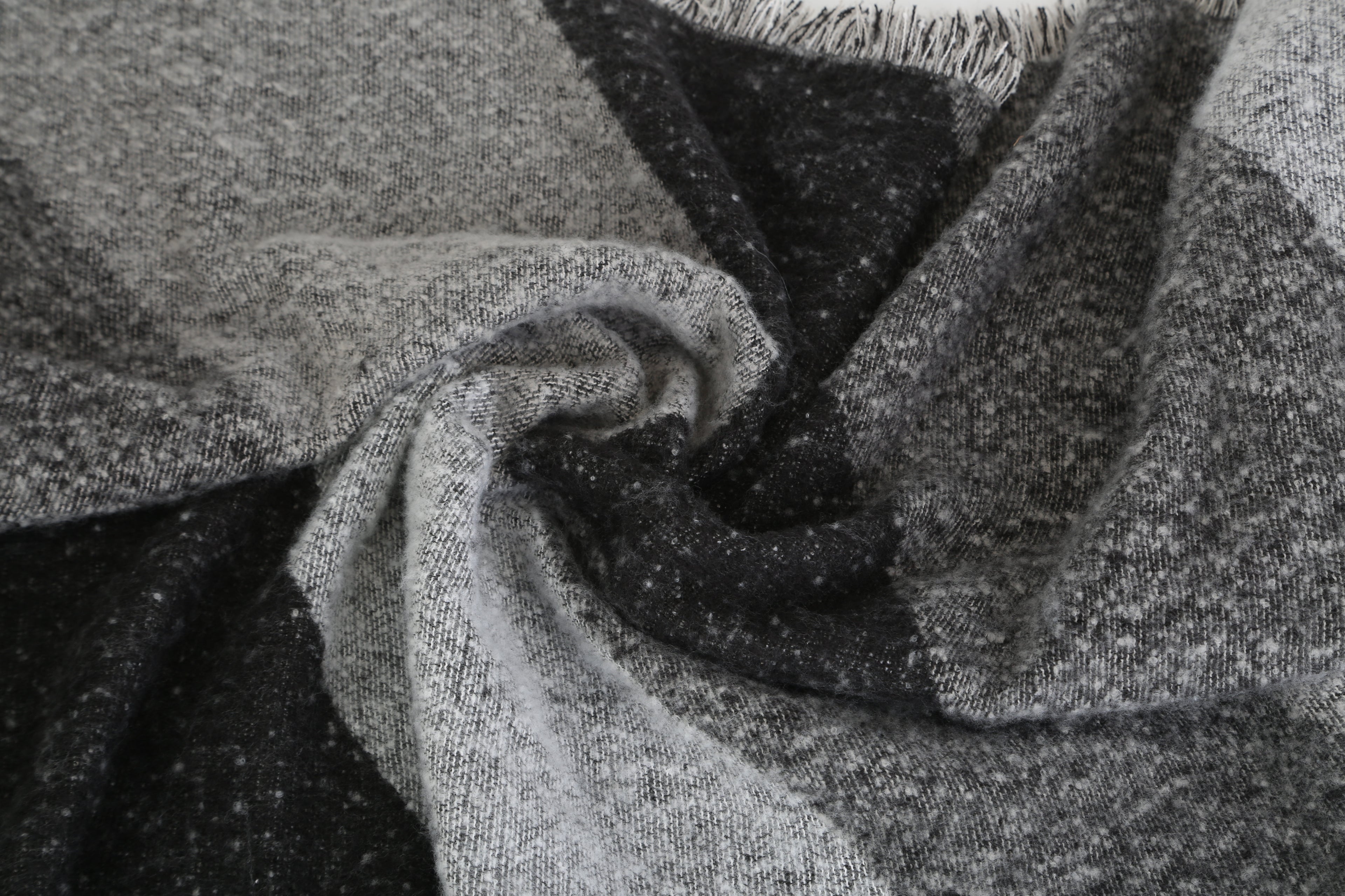 Women’s Winter Warm Scarf – Thick Knitted Plaid Shawl Wrap