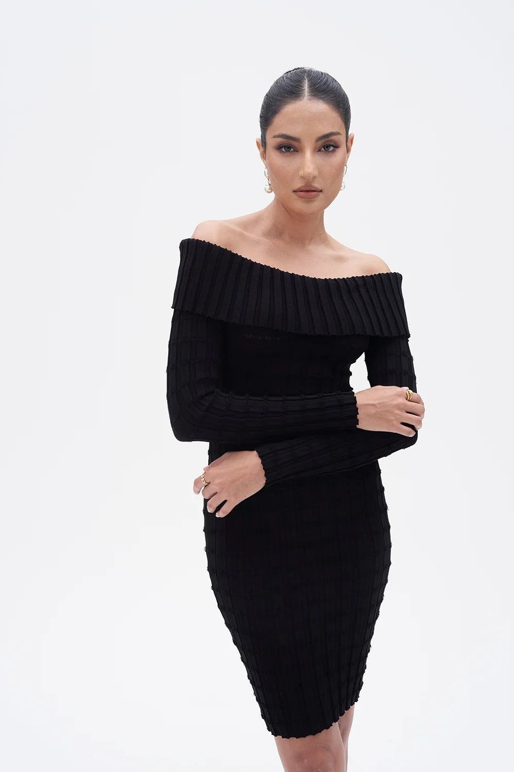 Chic Off-Shoulder Knitted Bodycon Dress – Elegant Slim Fit