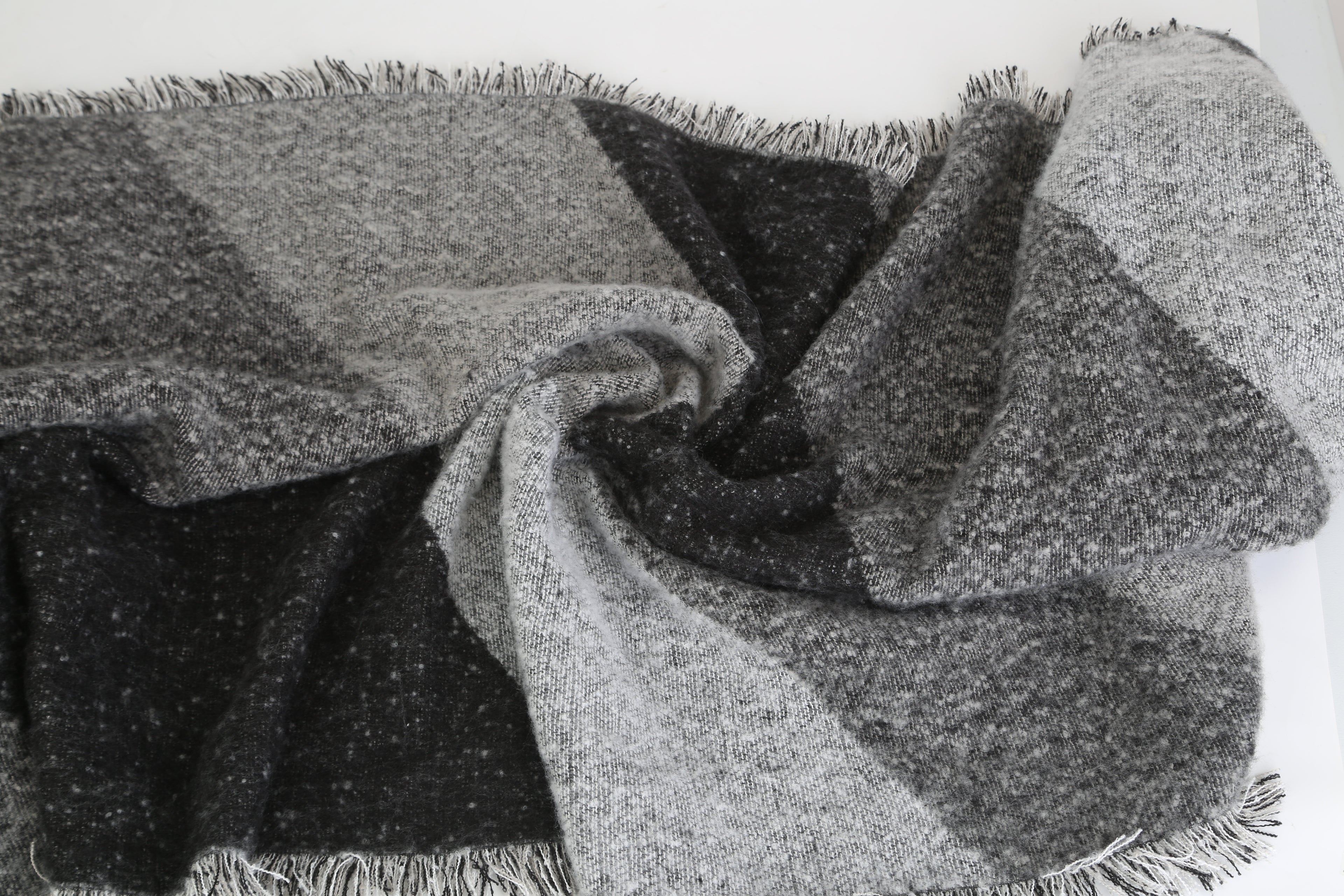 Women’s Winter Warm Scarf – Thick Knitted Plaid Shawl Wrap